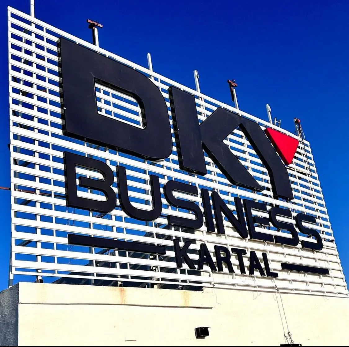 DKY Business Kartal çatı tabelası