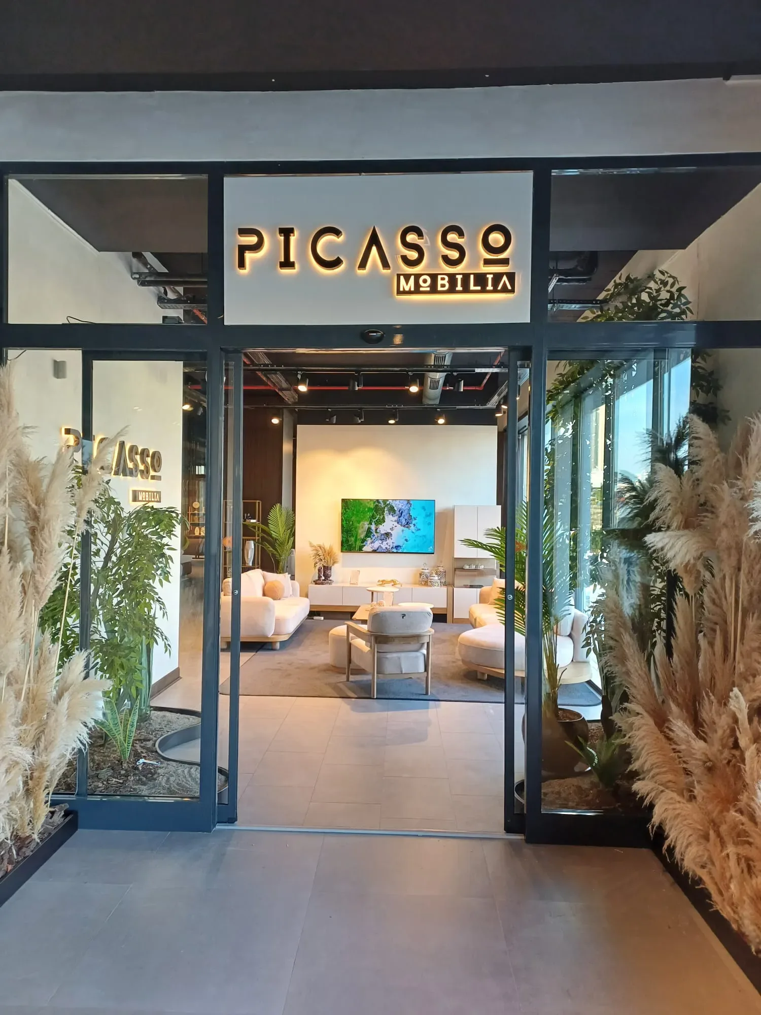 Picasso Pendik mağaza tabelası