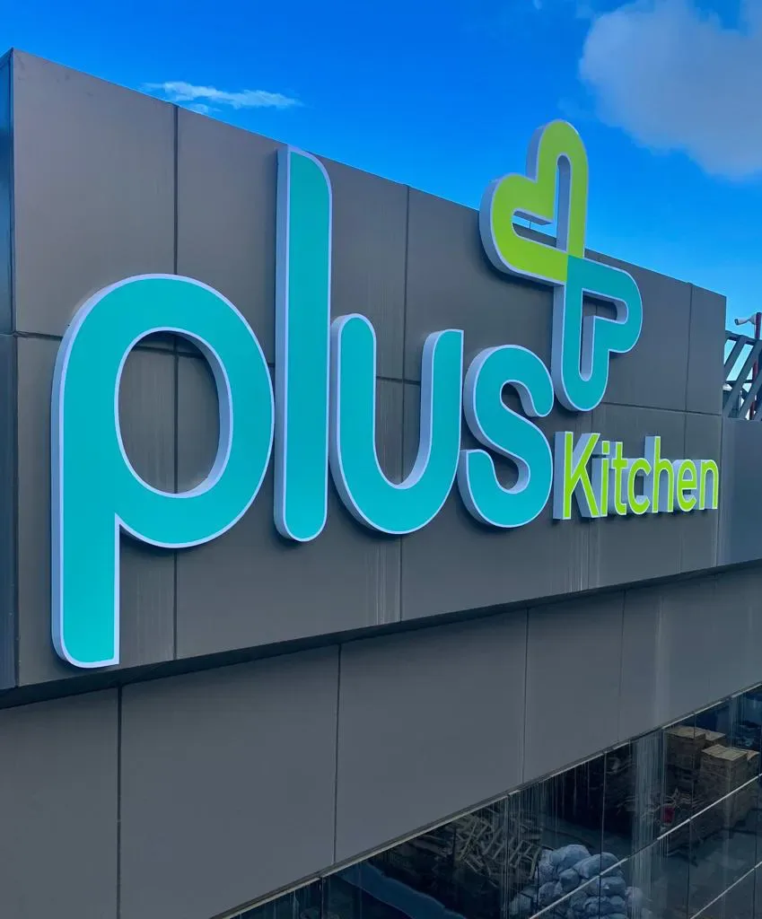 Plus Kitchen Ataşehir tabela uygulaması