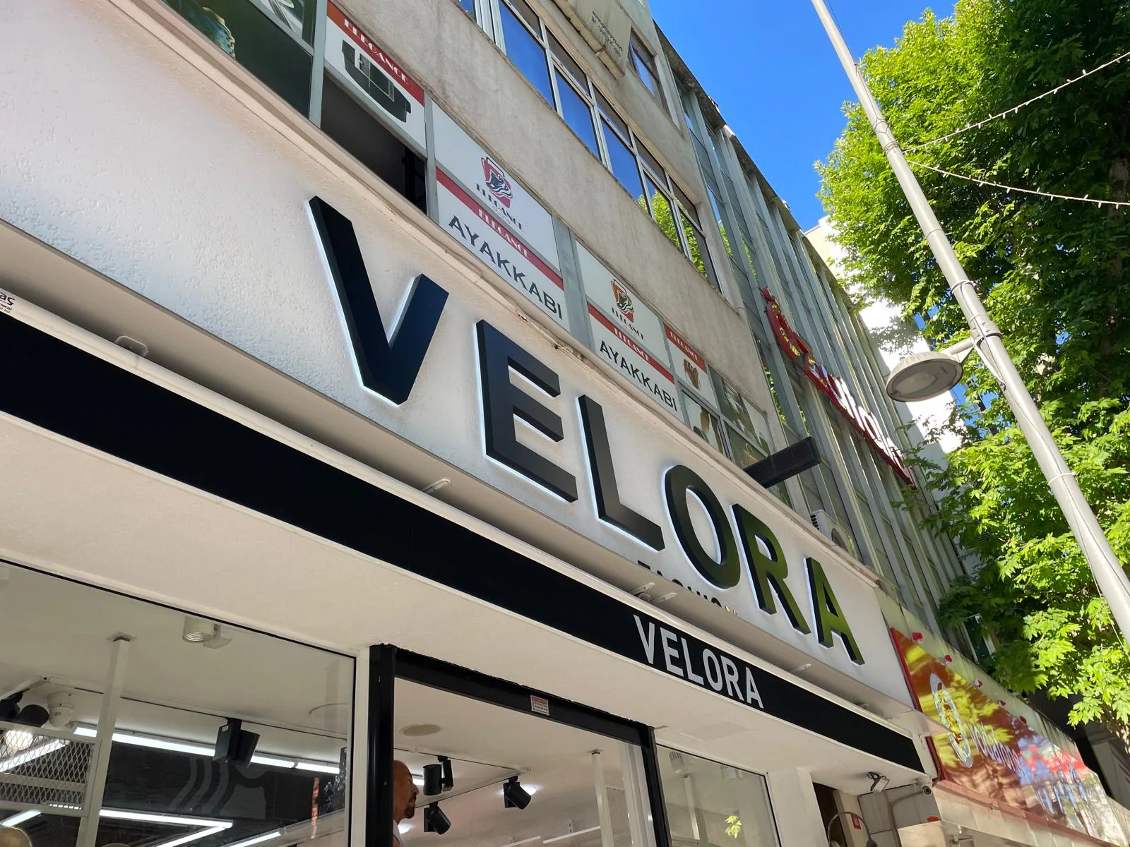 Velora Fashion Kartal alüminyum tabela uygulaması