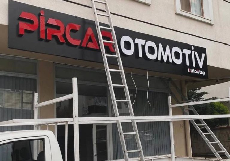 siyah alüminyum kompozit kırmızı ve beyaz pleksi kutu harf istanbul sancaktepe